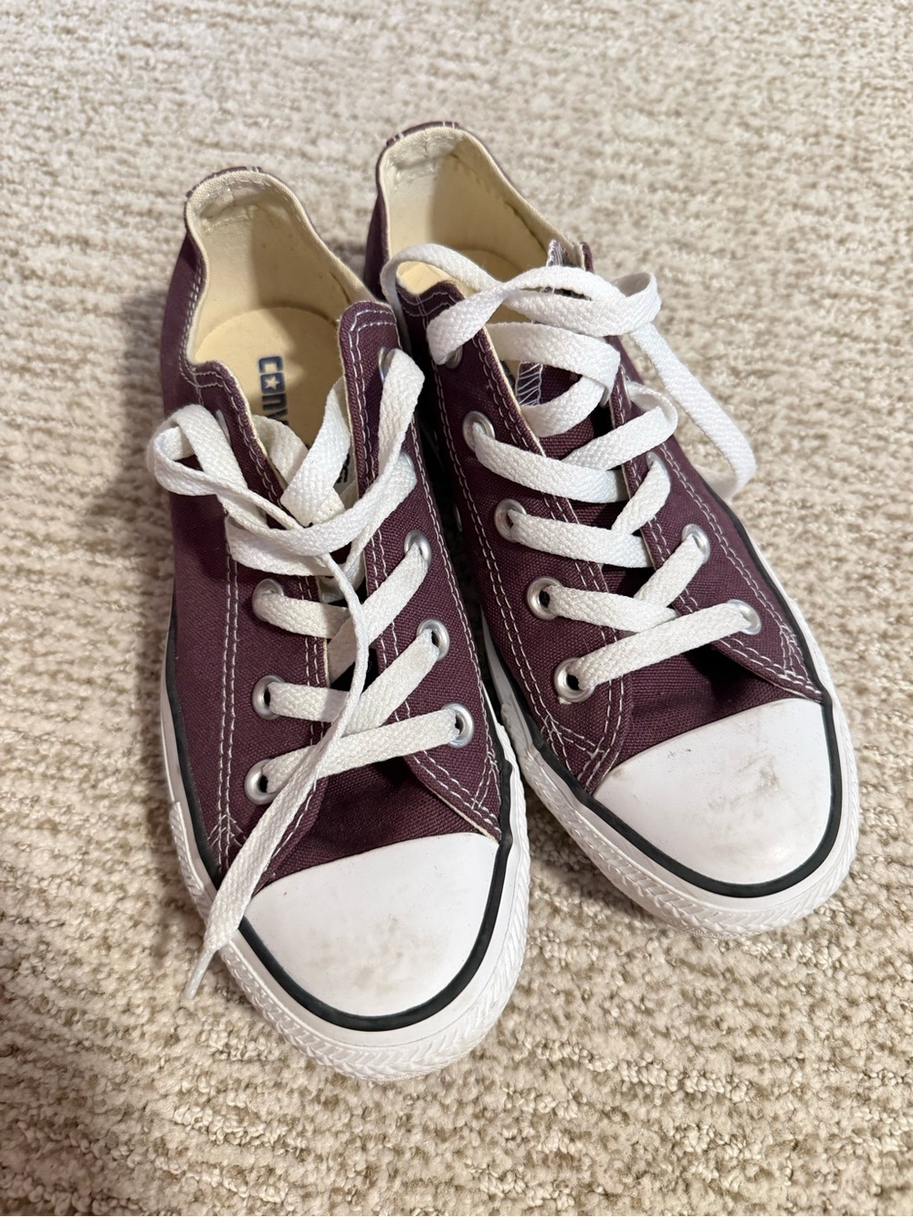 Converse All Stars Burgundy Low-Top Canvas with White Laces